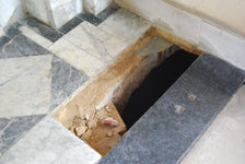 Kilisenin altında gizli mezar keşfedildi Hidden tomb discovered under church